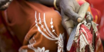 يمكن لغامبيا أن تسمح مرة أخرى بتشويه الأعضاء التناسلية للإناث: حقوق المرأة موضع شك